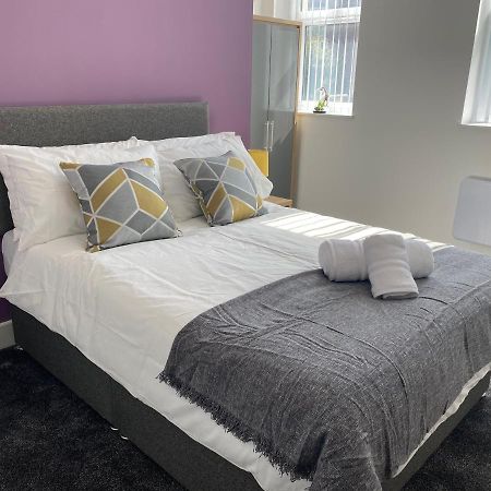 2B SPV Double En-suite Room Wakefield Extérieur photo