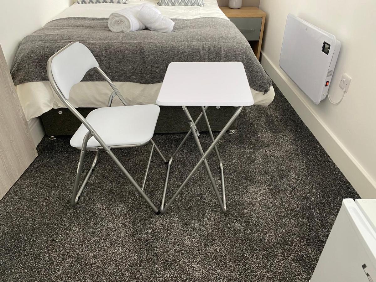 2B SPV Double En-suite Room Wakefield Extérieur photo