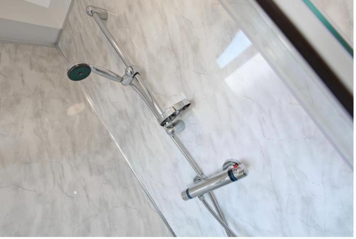 2B SPV Double En-suite Room Wakefield Extérieur photo