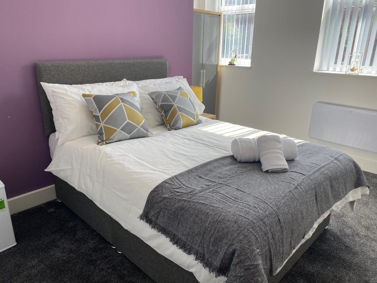 2B SPV Double En-suite Room Wakefield Extérieur photo